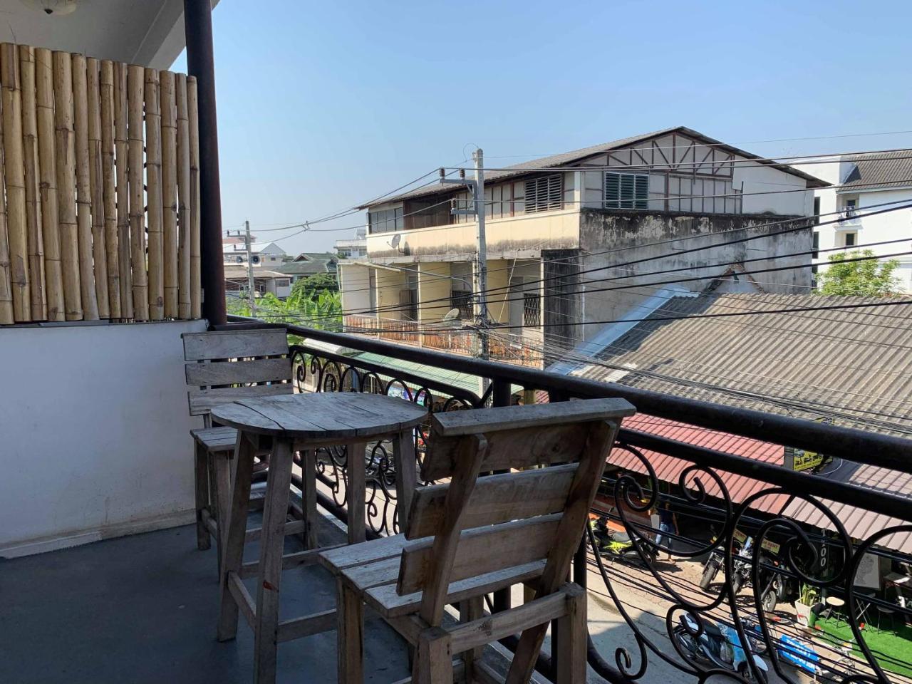 J Giant Hostel Chiang Mai Dış mekan fotoğraf