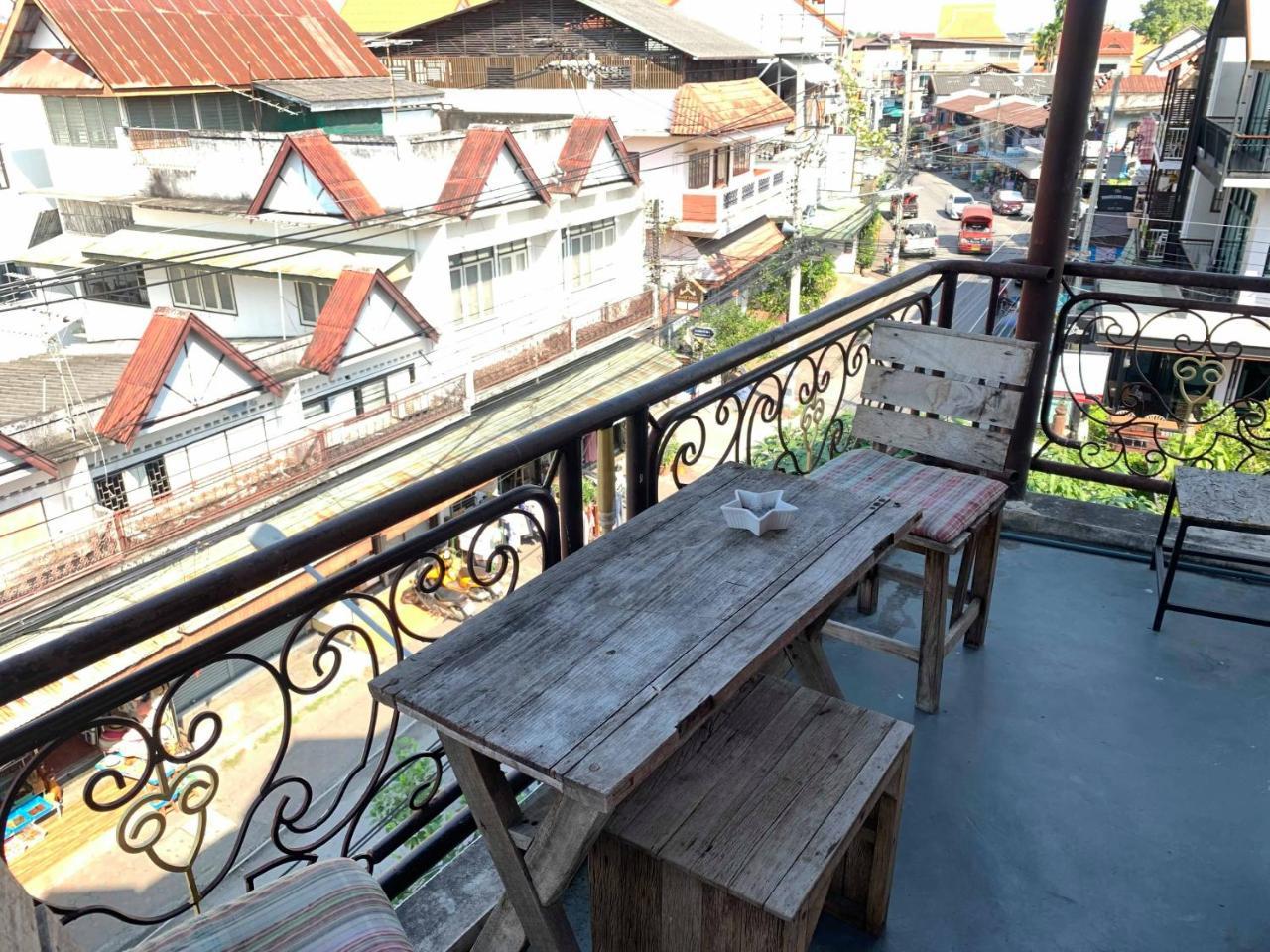 J Giant Hostel Chiang Mai Dış mekan fotoğraf