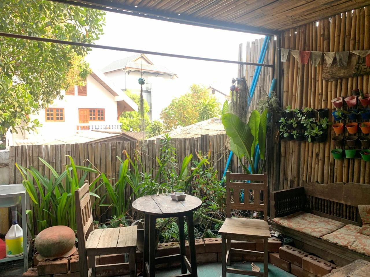 J Giant Hostel Chiang Mai Dış mekan fotoğraf