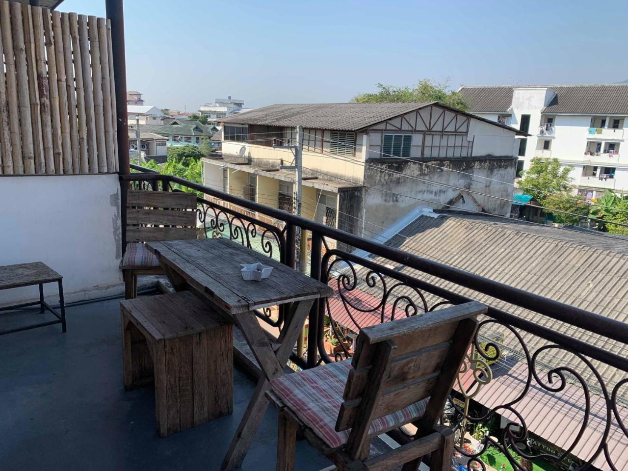 J Giant Hostel Chiang Mai Dış mekan fotoğraf