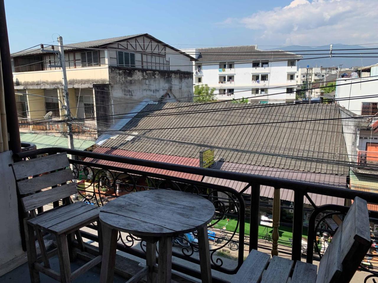 J Giant Hostel Chiang Mai Dış mekan fotoğraf