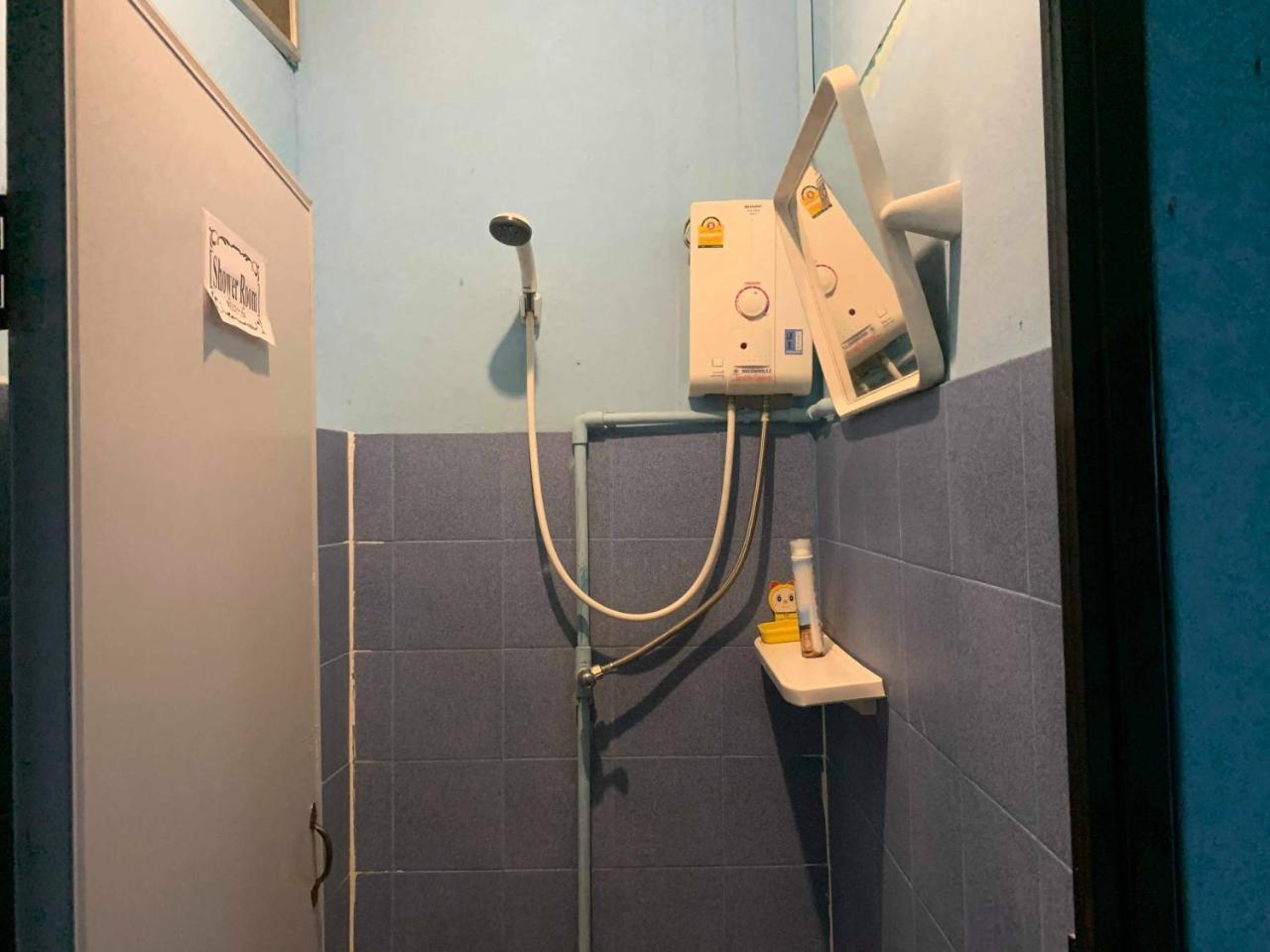 J Giant Hostel Chiang Mai Dış mekan fotoğraf
