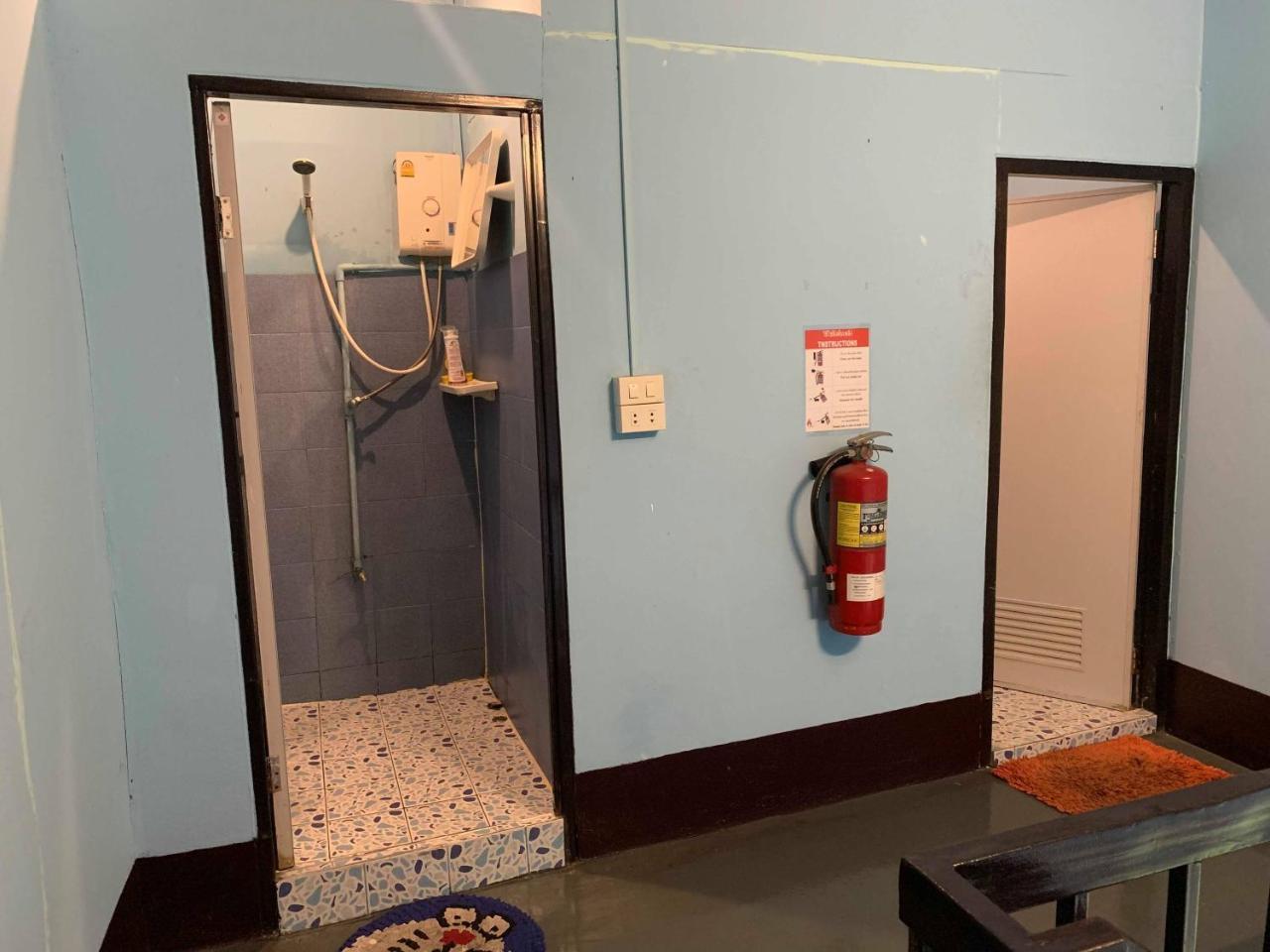 J Giant Hostel Chiang Mai Dış mekan fotoğraf