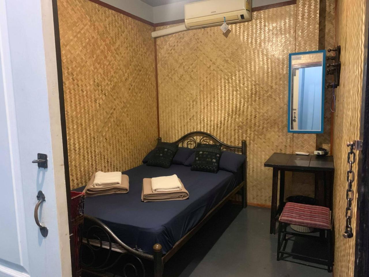 J Giant Hostel Chiang Mai Dış mekan fotoğraf